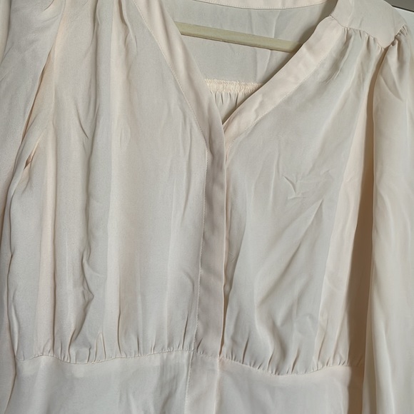 Neutral button blouse - Picture 2 of 4